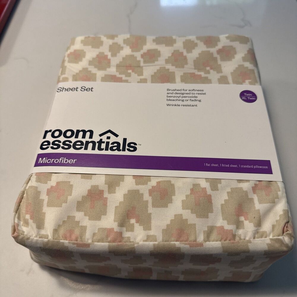 Room Essentials Twin XL Microfiber Sheet Set Pink Leopard Print Size Twin XL
